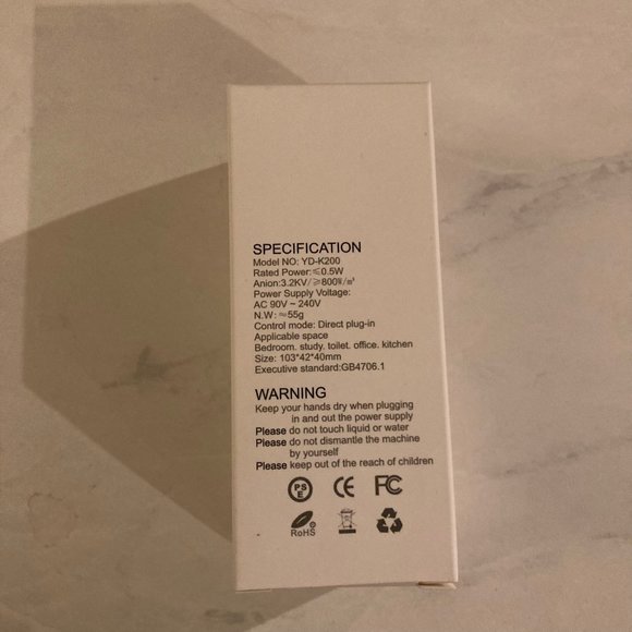 Plug-in Mini Odor Eliminator Air Purifier with Night Light - New - Picture 2 of 3